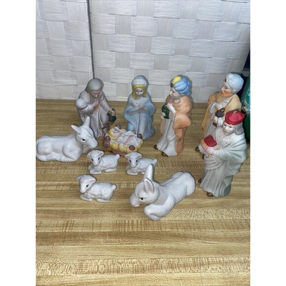 Christmas Nativity Set Porcelain Figurines Set Of 11 Boxed 1992 - Picture 1 of 9